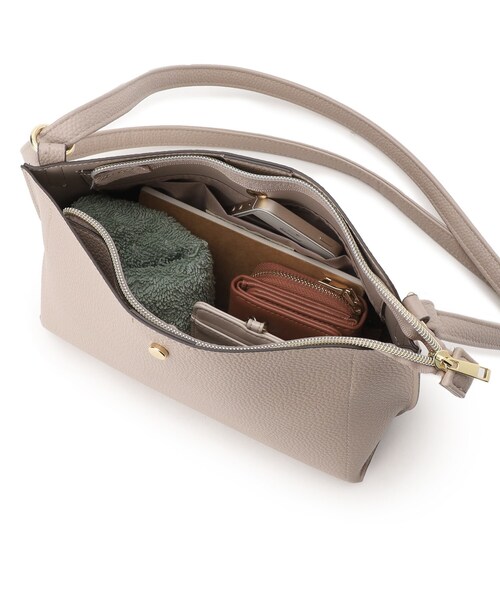 SHOO・LA・RUE（シューラルー）の「◆【軽量】ペットボトルもすっぽり入る ふわっと軽い 横長ショルダーバッグ（ショルダーバッグ・レディース・ベージュ/ワインレッド/ブラック/グレー・00）」の14枚目の写真