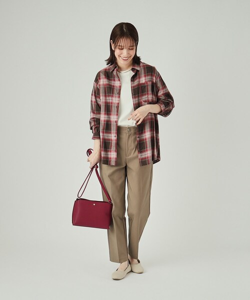 SHOO・LA・RUE（シューラルー）の「◆【軽量】ペットボトルもすっぽり入る ふわっと軽い 横長ショルダーバッグ（ショルダーバッグ・レディース・ベージュ/ワインレッド/ブラック/グレー・00）」の19枚目の写真