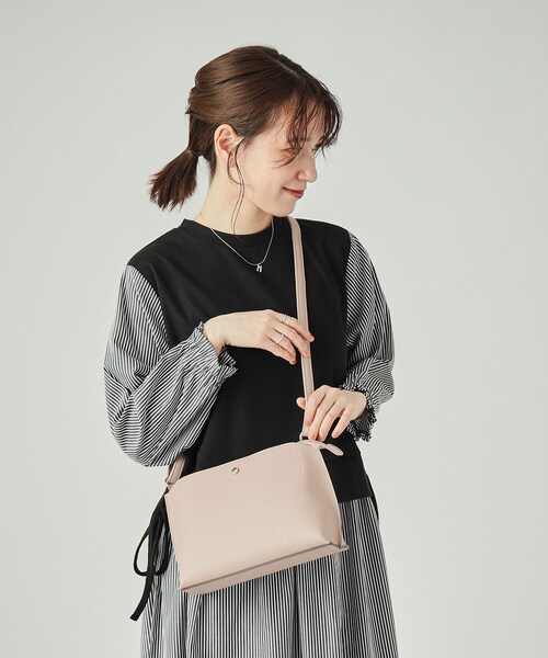 SHOO・LA・RUE（シューラルー）の「◆【軽量】ペットボトルもすっぽり入る ふわっと軽い 横長ショルダーバッグ（ショルダーバッグ・レディース・ベージュ/ワインレッド/ブラック/グレー・00）」の18枚目の写真