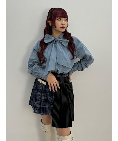 jouetie(ジュエティ)の「ボウタイフーディーシャツ(シャツ/ブラウス・レディース・ブルー/レッド・MEDIUM)」の3枚目の写真