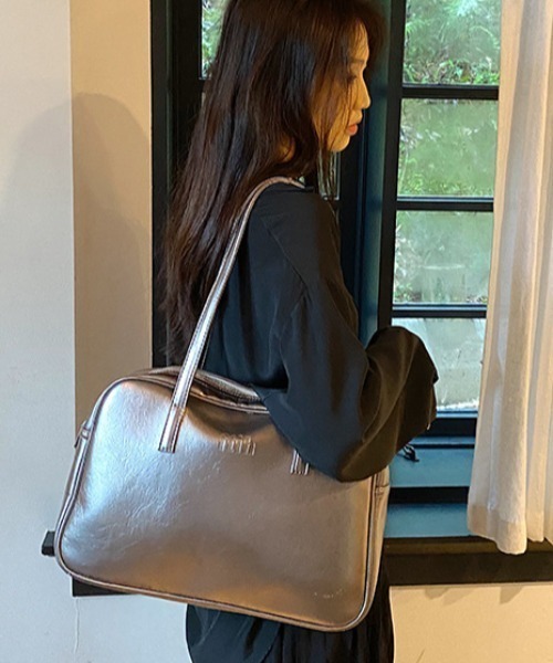 tolene(トレネ)の「フェイクレザー シンプル スクエア ハンドバッグ(ハンドバッグ・レディース・ブラック/グレー・ONE SIZE)」の4枚目の写真