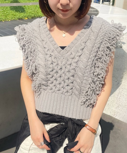 VIS（ビス）の「【WEB/一部店舗限定】編地切り替えフリンジループニットベスト（ベスト・レディース・ライトグレー/ブラック/キナリ・FREE）」の3枚目の写真