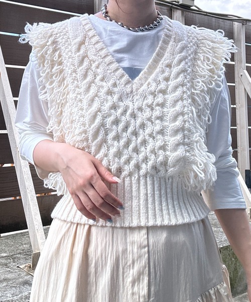 VIS（ビス）の「【WEB/一部店舗限定】編地切り替えフリンジループニットベスト（ベスト・レディース・ライトグレー/ブラック/キナリ・FREE）」の14枚目の写真