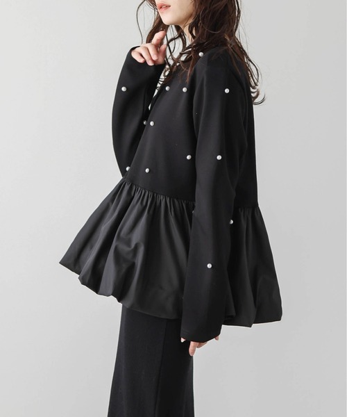 AMELY(エミリー)の「パールモチーフペプラムトップス(Tシャツ/カットソー・レディース・グレイッシュベージュ/ブラック/ホワイト・フリー)」の18枚目の写真