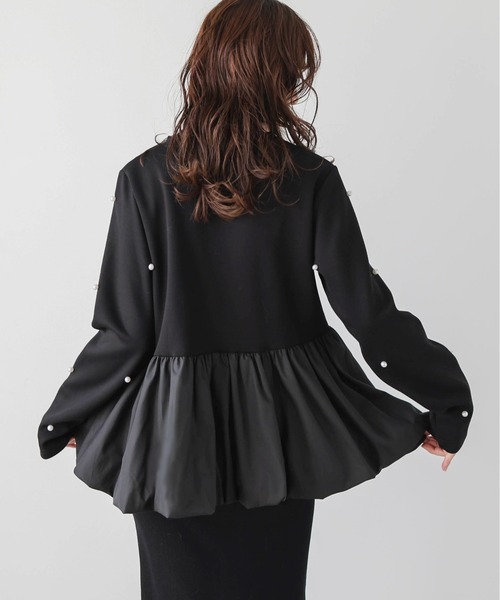 AMELY(エミリー)の「パールモチーフペプラムトップス(Tシャツ/カットソー・レディース・グレイッシュベージュ/ブラック/ホワイト・フリー)」の19枚目の写真