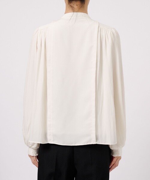 UNITED TOKYO（ユナイテッドトウキョウ）の「エイミーギャザーブラウス｜ウォッシャブル/透け防止（シャツ/ブラウス・レディース・ブラック/アイボリー/ブルー・FREE）」の6枚目の写真