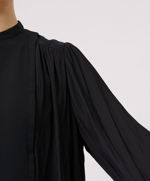 UNITED TOKYO（ユナイテッドトウキョウ）の「エイミーギャザーブラウス｜ウォッシャブル/透け防止（シャツ/ブラウス・レディース・ブラック/アイボリー/ブルー・FREE）」の17枚目の写真