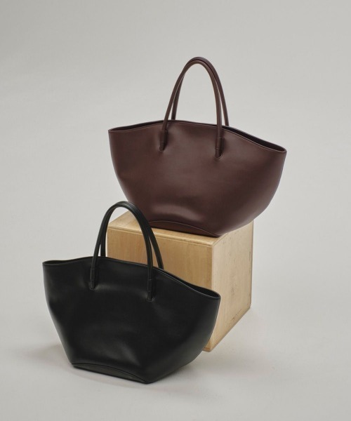 TODAYFUL(トゥデイフル)の「TODAYFUL Ecoleather Round Bag エコレザーラウンドバッグ/12511012(トートバッグ・レディース・ブラック/バーガンディー・ONE SIZE)」の9枚目の写真