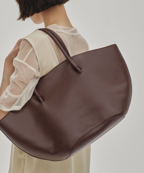 TODAYFUL(トゥデイフル)の「TODAYFUL Ecoleather Round Bag エコレザーラウンドバッグ/12511012(トートバッグ・レディース・ブラック/バーガンディー・ONE SIZE)」の7枚目の写真