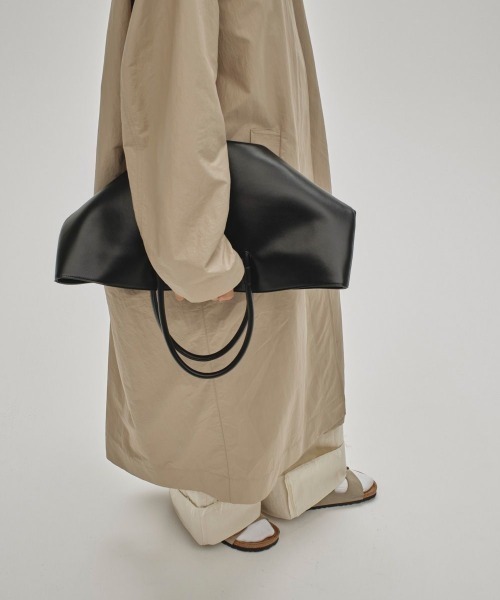 TODAYFUL(トゥデイフル)の「TODAYFUL Ecoleather Round Bag エコレザーラウンドバッグ/12511012(トートバッグ・レディース・ブラック/バーガンディー・ONE SIZE)」の3枚目の写真