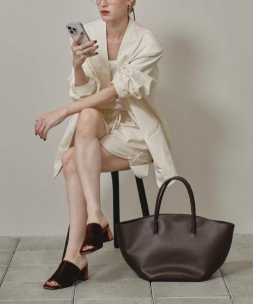 TODAYFUL(トゥデイフル)の「TODAYFUL Ecoleather Round Bag エコレザーラウンドバッグ/12511012(トートバッグ・レディース・ブラック/バーガンディー・ONE SIZE)」の20枚目の写真