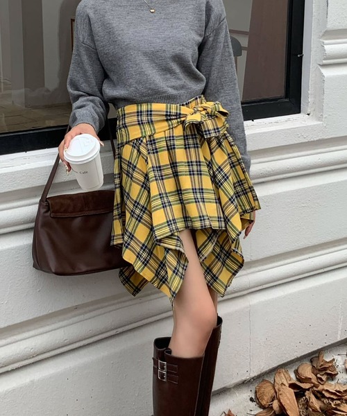 Grandeir(グランディール)の「アシンメトリーチェック柄フレアミニスカート(スカート・レディース・ネイビー/イエロー・MEDIUM)」の2枚目の写真