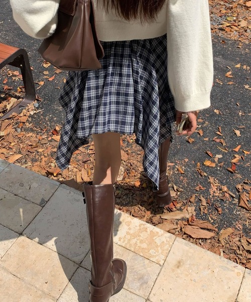 Grandeir(グランディール)の「アシンメトリーチェック柄フレアミニスカート(スカート・レディース・ネイビー/イエロー・MEDIUM)」の5枚目の写真