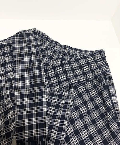 Grandeir(グランディール)の「アシンメトリーチェック柄フレアミニスカート(スカート・レディース・ネイビー/イエロー・MEDIUM)」の18枚目の写真