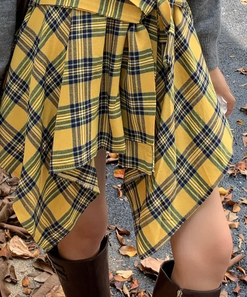 Grandeir(グランディール)の「アシンメトリーチェック柄フレアミニスカート(スカート・レディース・ネイビー/イエロー・MEDIUM)」の13枚目の写真