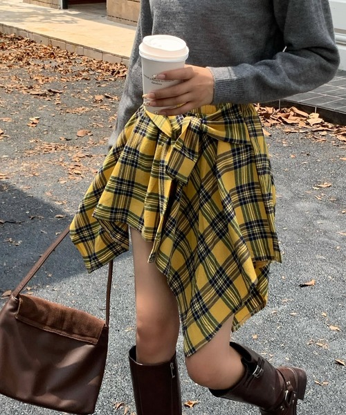 Grandeir(グランディール)の「アシンメトリーチェック柄フレアミニスカート(スカート・レディース・ネイビー/イエロー・MEDIUM)」の11枚目の写真