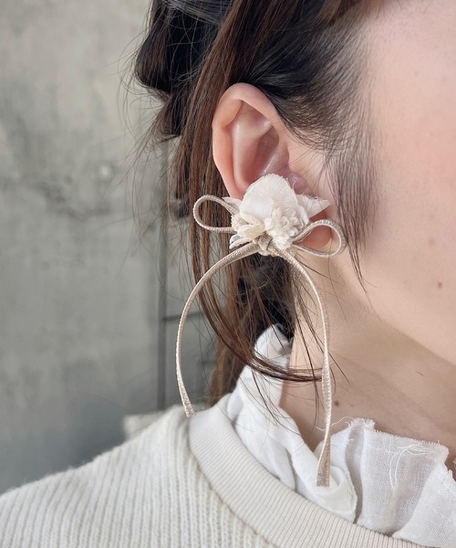 m.soeur(エムスール)の「ベルベットリボンのイヤリング(イヤリング・レディース・ブラック/グレー/ホワイト/ピンク・FREE)」の2枚目の写真