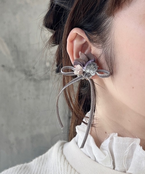 m.soeur(エムスール)の「ベルベットリボンのイヤリング(イヤリング・レディース・ブラック/グレー/ホワイト/ピンク・FREE)」の6枚目の写真