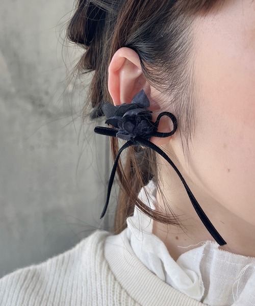 m.soeur(エムスール)の「ベルベットリボンのイヤリング(イヤリング・レディース・ブラック/グレー/ホワイト/ピンク・FREE)」の7枚目の写真