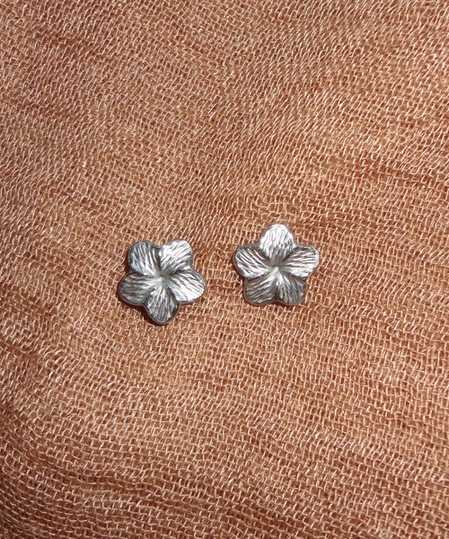 shellvia - plumeria earrings(ピアス) made in INTER FACTORY