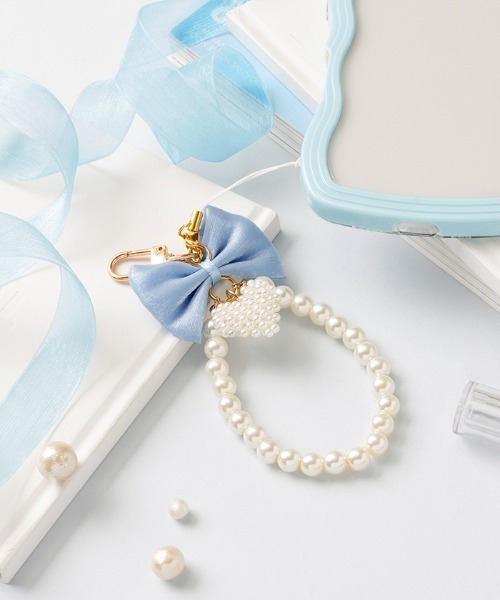 Hamee（ハミィ）の「PHONEAR フレアリボンパール ストラップ（キーホルダー・レディース・ブルー/ベージュ/パープル/ピンク・FREE）」の2枚目の写真