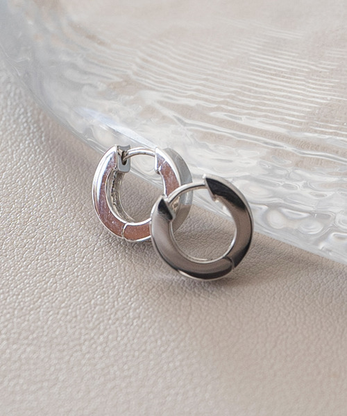 Senti(センティ)の「SENTI センティ / HOLLOW EARRINGS シルバー925ホローアーチフープピアス / 4510(ピアス(両耳用)・メンズ・シルバー/ゴールド・FREE)」の3枚目の写真