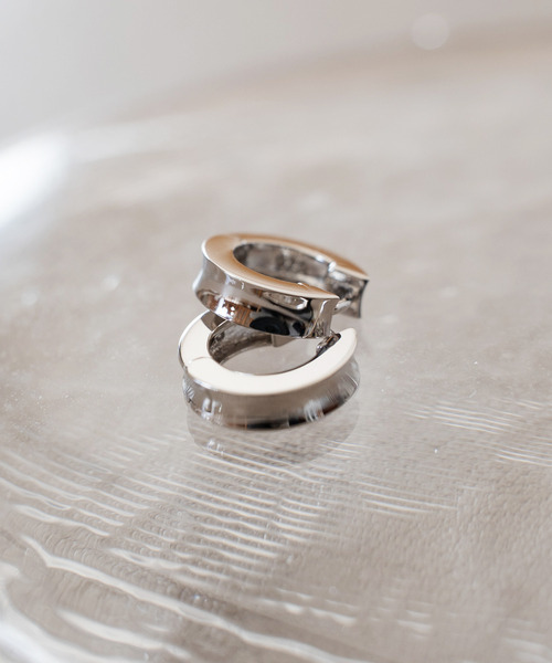 Senti(センティ)の「SENTI センティ / HOLLOW EARRINGS シルバー925ホローアーチフープピアス / 4510(ピアス(両耳用)・メンズ・シルバー/ゴールド・FREE)」の4枚目の写真