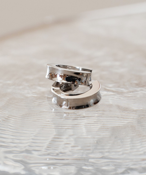 Senti(センティ)の「SENTI センティ / HOLLOW EARRINGS シルバー925ホローアーチフープピアス / 4510(ピアス(両耳用)・メンズ・シルバー/ゴールド・FREE)」の5枚目の写真