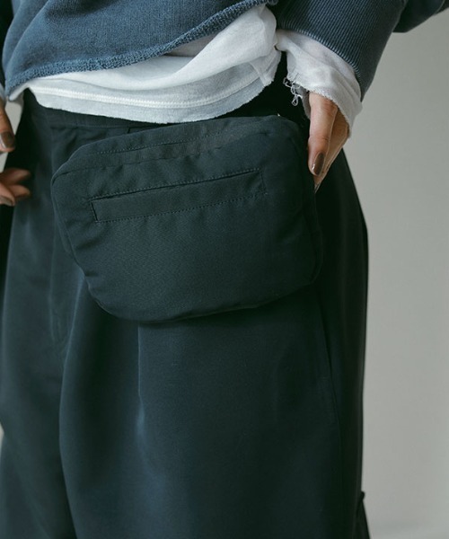 ETRE TOKYO（エトレトウキョウ）の「ウエストバッグパディングワークパンツ（その他パンツ・レディース・ホワイト/ネイビー・S/M）」の4枚目の写真