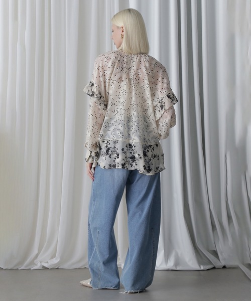 ROSE BUD(ローズバッド)の「カットジャカードブラウス(シャツ/ブラウス・レディース・ベージュ/ブラック・ONE SIZE)」の13枚目の写真