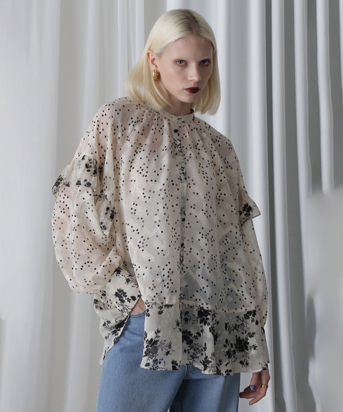 ROSE BUD(ローズバッド)の「カットジャカードブラウス(シャツ/ブラウス・レディース・ベージュ/ブラック・ONE SIZE)」の14枚目の写真