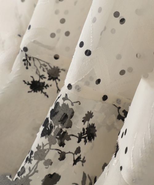 ROSE BUD(ローズバッド)の「カットジャカードブラウス(シャツ/ブラウス・レディース・ベージュ/ブラック・ONE SIZE)」の21枚目の写真