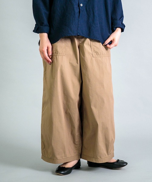 OMNIGOD（オムニゴッド）の「[ OMNIGOD womens / オムニゴッド ] NCウェザークロス パラシュートベーカーパンツ（カーゴパンツ・レディース・ベージュ/オリーブ/ネイビー・3/2）」の2枚目の写真