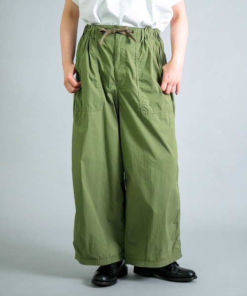 OMNIGOD（オムニゴッド）の「[ OMNIGOD womens / オムニゴッド ] NCウェザークロス パラシュートベーカーパンツ（カーゴパンツ・レディース・ベージュ/オリーブ/ネイビー・3/2）」の3枚目の写真