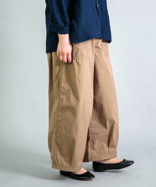 OMNIGOD（オムニゴッド）の「[ OMNIGOD womens / オムニゴッド ] NCウェザークロス パラシュートベーカーパンツ（カーゴパンツ・レディース・ベージュ/オリーブ/ネイビー・3/2）」の16枚目の写真