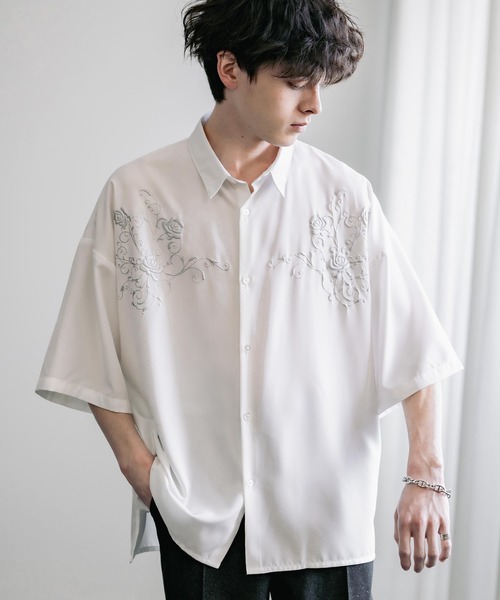 Rocky Monroe(ロッキーモンロー)の「接触冷感オーバーサイズ ストレッチ シルバー薔薇発泡プリントレギュラーカラー半袖シャツ(シャツ/ブラウス・メンズ・ブラック/チャコールグレー/ホワイト・M/L/XL)」の5枚目の写真