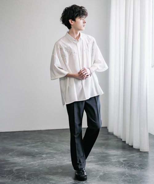 Rocky Monroe(ロッキーモンロー)の「接触冷感オーバーサイズ ストレッチ シルバー薔薇発泡プリントレギュラーカラー半袖シャツ(シャツ/ブラウス・メンズ・ブラック/チャコールグレー/ホワイト・M/L/XL)」の8枚目の写真