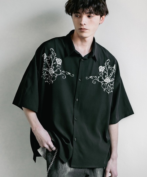 Rocky Monroe(ロッキーモンロー)の「接触冷感オーバーサイズ ストレッチ シルバー薔薇発泡プリントレギュラーカラー半袖シャツ(シャツ/ブラウス・メンズ・ブラック/チャコールグレー/ホワイト・M/L/XL)」の10枚目の写真