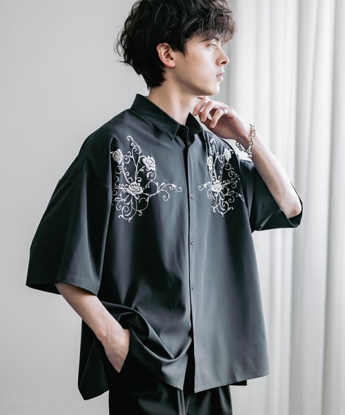 Rocky Monroe(ロッキーモンロー)の「接触冷感オーバーサイズ ストレッチ シルバー薔薇発泡プリントレギュラーカラー半袖シャツ(シャツ/ブラウス・メンズ・ブラック/チャコールグレー/ホワイト・M/L/XL)」の15枚目の写真