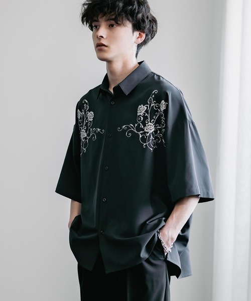 Rocky Monroe(ロッキーモンロー)の「接触冷感オーバーサイズ ストレッチ シルバー薔薇発泡プリントレギュラーカラー半袖シャツ(シャツ/ブラウス・メンズ・ブラック/チャコールグレー/ホワイト・M/L/XL)」の16枚目の写真