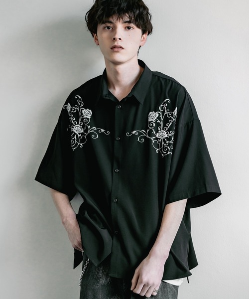 Rocky Monroe(ロッキーモンロー)の「接触冷感オーバーサイズ ストレッチ シルバー薔薇発泡プリントレギュラーカラー半袖シャツ(シャツ/ブラウス・メンズ・ブラック/チャコールグレー/ホワイト・M/L/XL)」の9枚目の写真