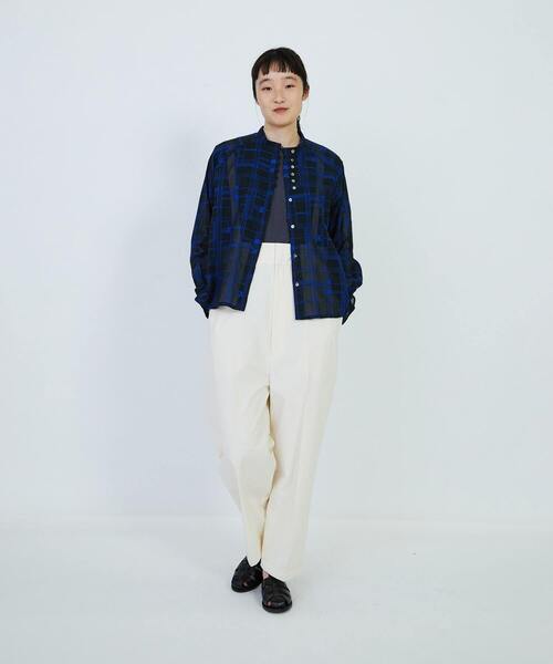 LOISIR（ロワズィール）の「コットンダンプストラップ付パンツ（その他パンツ・レディース・オフホワイト/チャコールグレー・MT/M）」の17枚目の写真