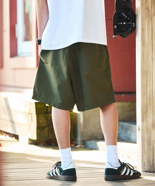 FREAK'S STORE（フリークスストア）の「限定展開 KAVU×FREAK'S STORE/カブー 別注 ロゴ ワンポイント クライミング ショーツ（その他パンツ・メンズ・ブラック/オリーブ/ベージュ・MEDIUM/SMALL/LARGE）」の5枚目の写真