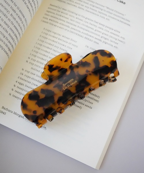 Port（ポート）の「【 Port / ポート 】 ワンカラー べっ甲 ワイド バンスクリップ / ヘアクリップ（バレッタ/ヘアクリップ・レディース・ブラック/ライトブラウン/レッド/ベージュ/ベージュ系その他/ホワイト×ブラック/ブラウン系その他/ブルー・FREE）」の4枚目の写真