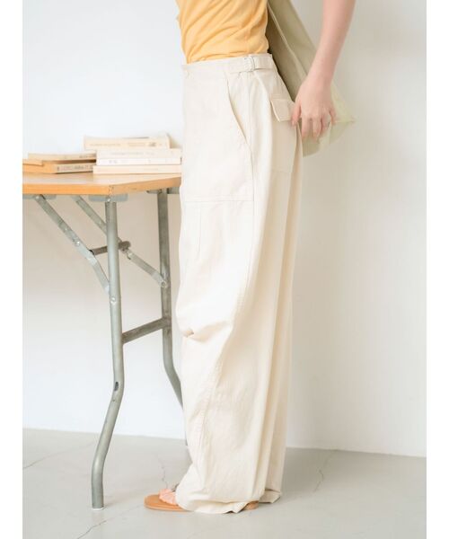 Ungrid（アングリッド）の「タックデザインミリタリーパンツ（その他パンツ・レディース・カーキ/アイボリー・SMALL/MEDIUM）」の9枚目の写真