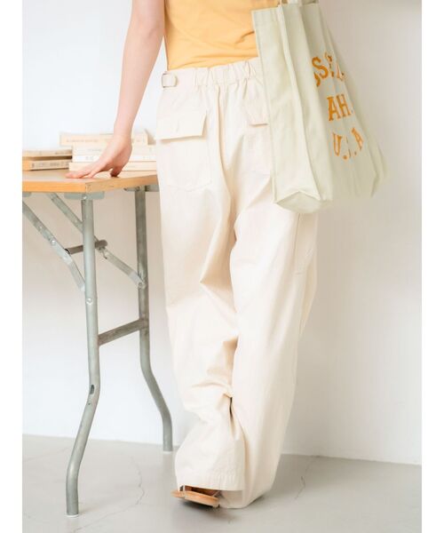 Ungrid（アングリッド）の「タックデザインミリタリーパンツ（その他パンツ・レディース・カーキ/アイボリー・SMALL/MEDIUM）」の10枚目の写真