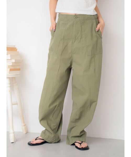 Ungrid（アングリッド）の「タックデザインミリタリーパンツ（その他パンツ・レディース・カーキ/アイボリー・SMALL/MEDIUM）」の14枚目の写真