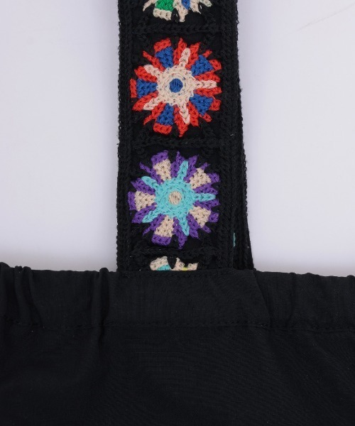 チチカカ（チチカカ）の「クロシェコンビリップストップサロペットパンツ（サロペット/オーバーオール・レディース・ブラック/キャメル・FREE）」の13枚目の写真