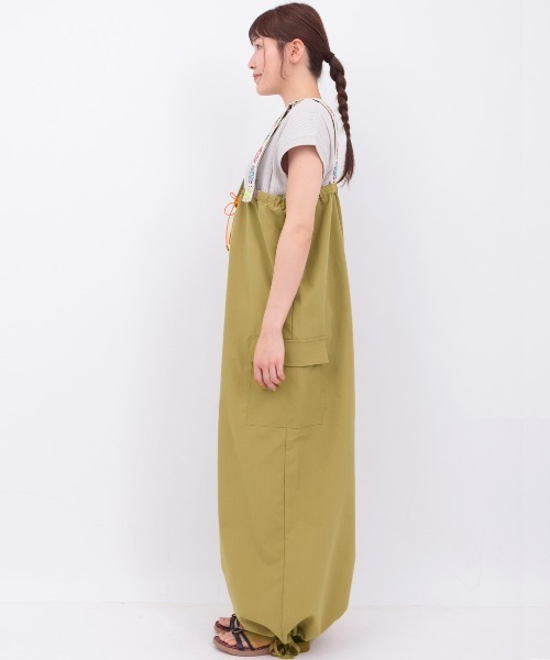 チチカカ（チチカカ）の「クロシェコンビリップストップサロペットパンツ（サロペット/オーバーオール・レディース・ブラック/キャメル・FREE）」の8枚目の写真