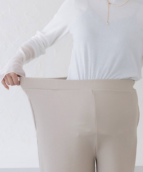 フェリシモMama（フェリシモママ）の「【上下セット】Ｍｏｒｅｄｄｅ　マタニティから産後も使える　２ーＷＡＹカットソーセットアップ（マタニティウェア/グッズ・レディース・グレイッシュベージュ/ブラック・LL/L/M）」の20枚目の写真